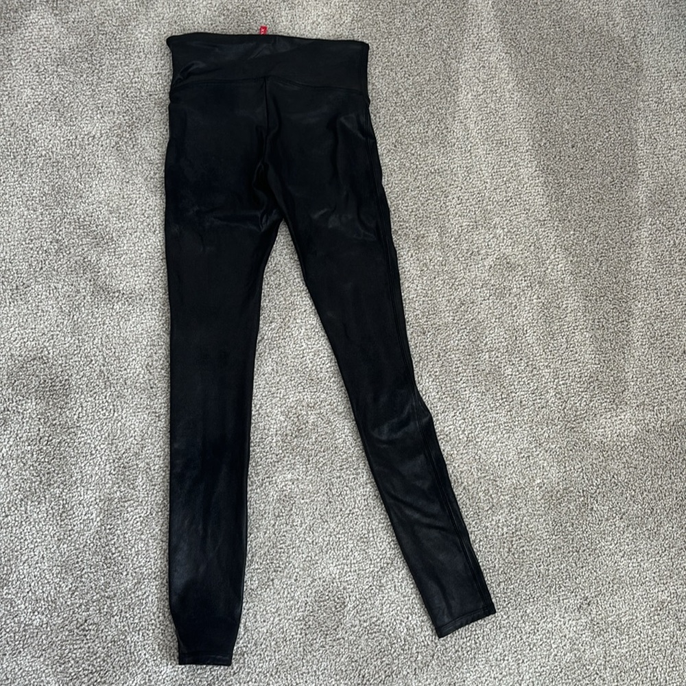 *SPANX* Faux Leather Leggings, black, size medium long, LIKE NEW! Barely worn! - Picture 4 of 7